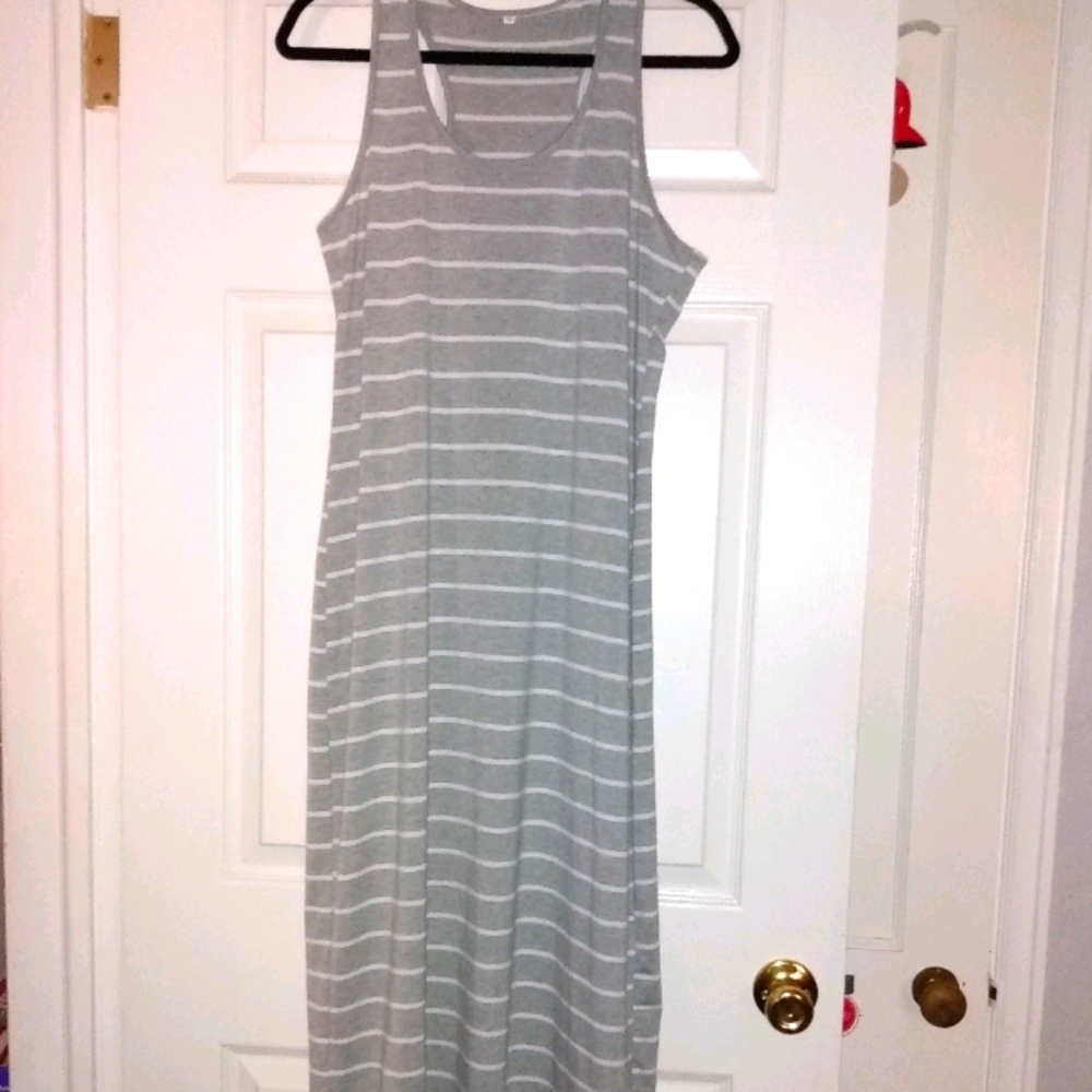 Sleeveless maxi dress